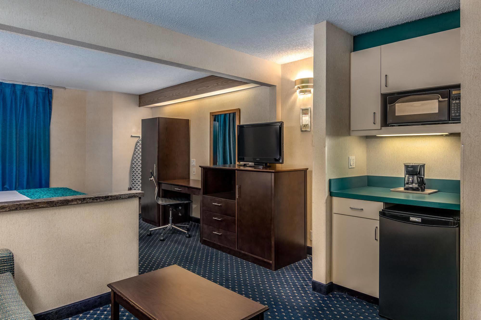 Howard Johnson By Wyndham Vancouver Hotel & Suites Eksteriør bilde
