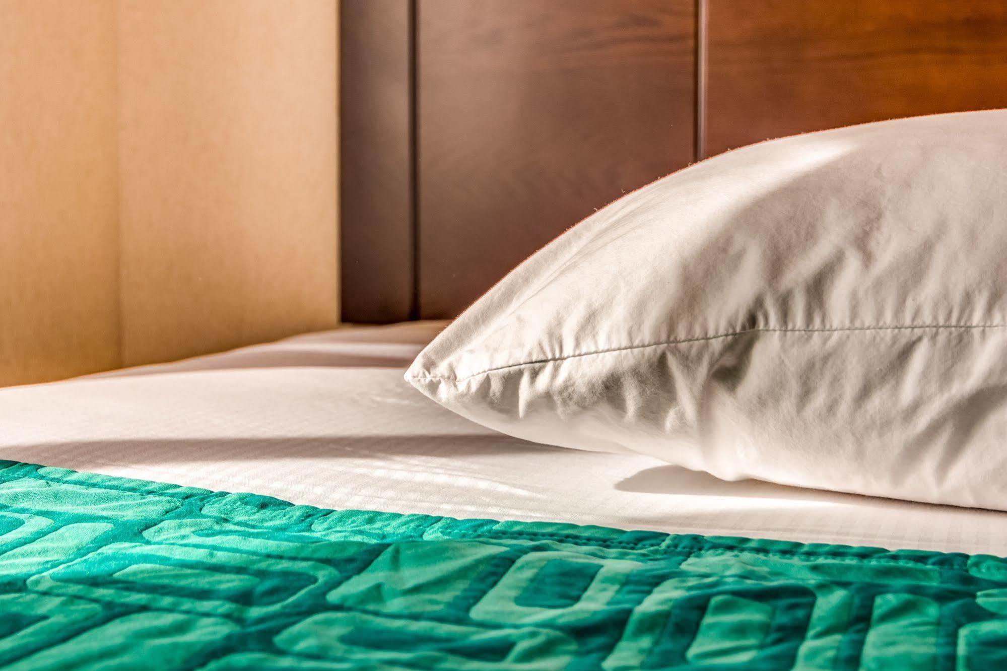 Howard Johnson By Wyndham Vancouver Hotel & Suites Eksteriør bilde